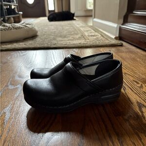 Dansko Professional Clogs Sz 37